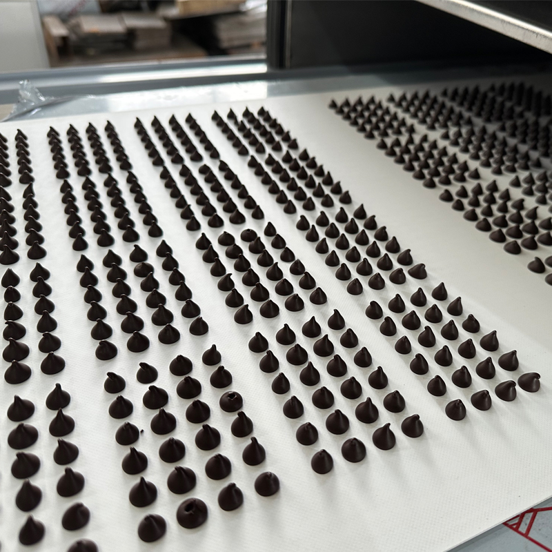 Automatic Chocolate Chips Buttons Depositing Machine Chocolate Chips Forming Machine